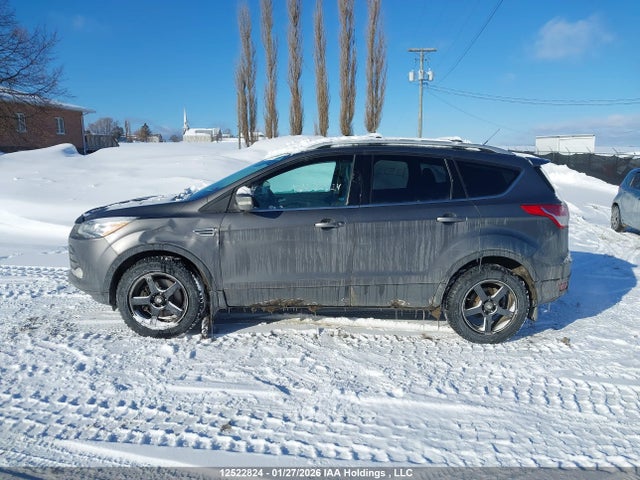 1FMCU9J9XEUA73021 Ford Escape Titanium