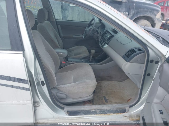 12550610 :رقم المزاد ، JTDBF32KX20051516 vin ، 2002 Toyota Camry Le/xle/se مزاد بيع