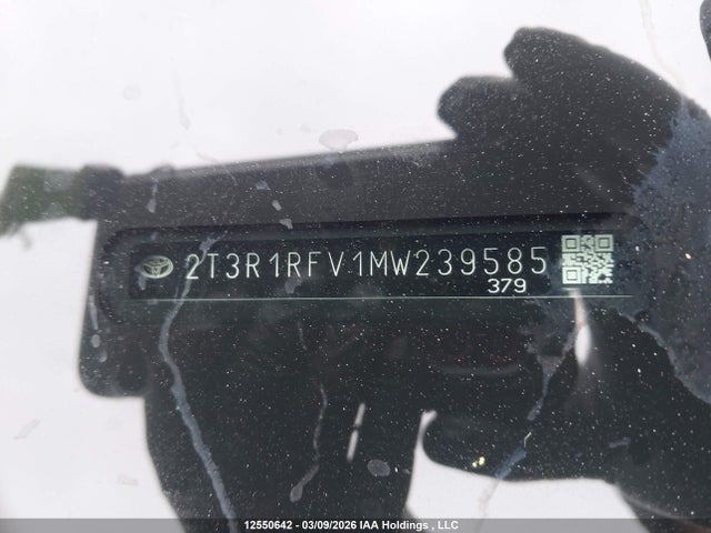 2T3R1RFV1MW239585 Toyota Rav4 Xle