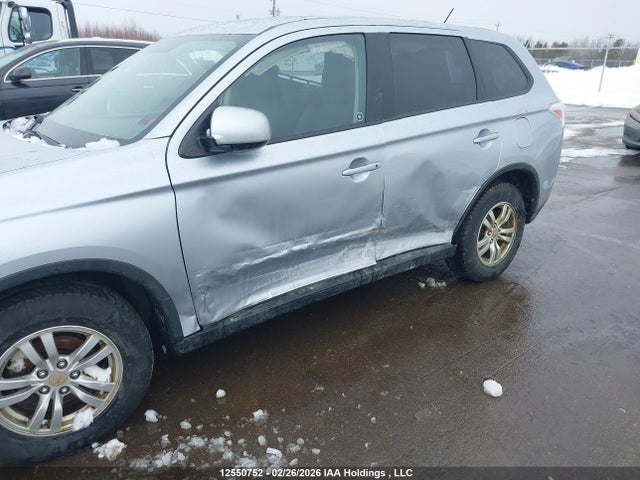 Продаж на аукціоні авто 2015 Mitsubishi Outlander Es, vin: JA4AZ2A32FZ600967, номер лоту: 12550752