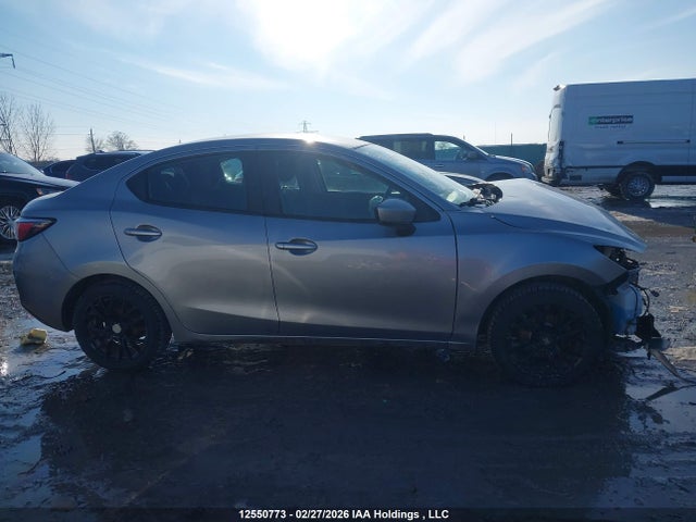 3MYDLBYV7GY101378 Toyota Yaris Premium