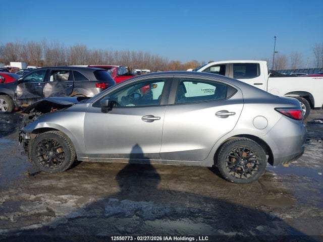 3MYDLBYV7GY101378 Toyota Yaris Premium
