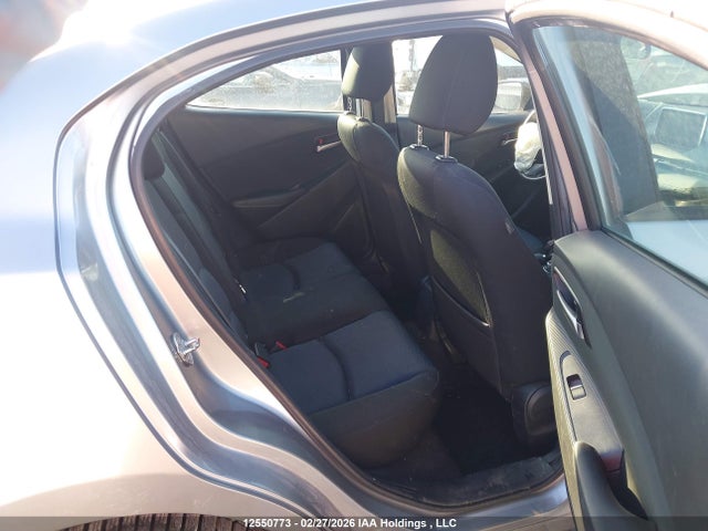 3MYDLBYV7GY101378 Toyota Yaris Premium