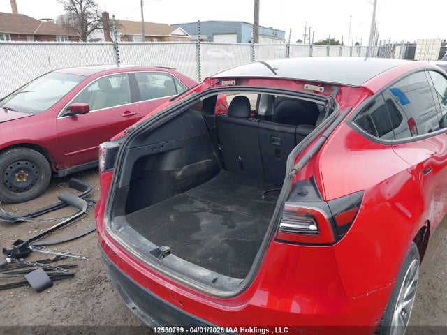 7SAYGDEE6NF571966 Tesla Model Y