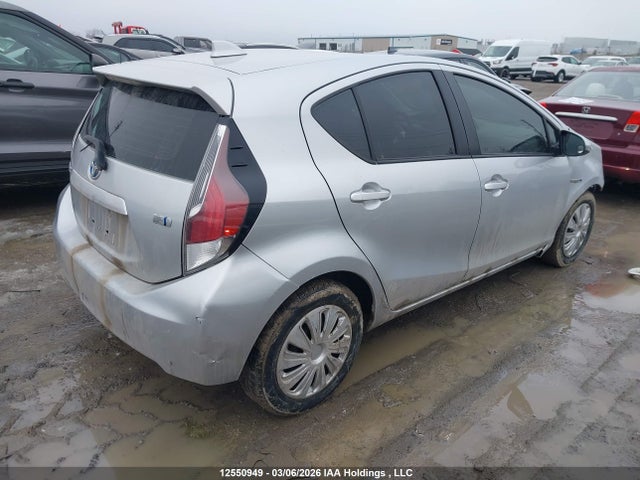 Toyota Prius C Technology 2015 JTDKDTB31F1584675 Image 4