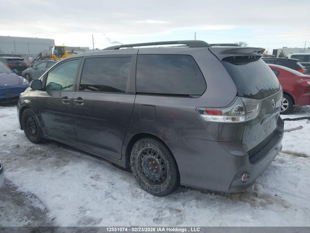 2011 Toyota Sienna Sport მანქანა იყიდება აუქციონზე, vin: 5TDXK3DC7BS053728, აუქციონის ნომერი: 12551074