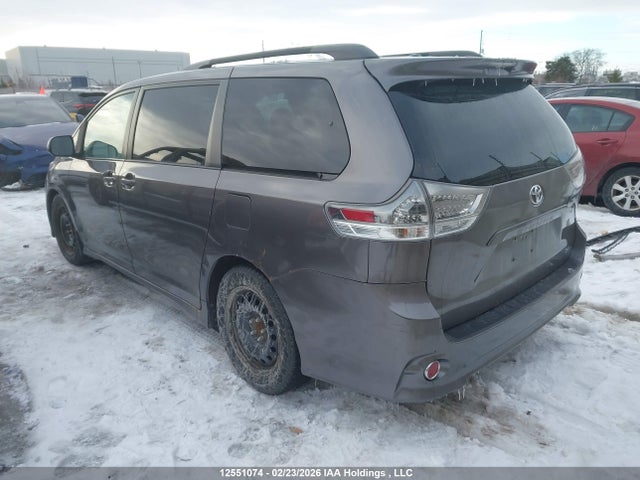 2011 Toyota Sienna Sport მანქანა იყიდება აუქციონზე, vin: 5TDXK3DC7BS053728, აუქციონის ნომერი: 12551074