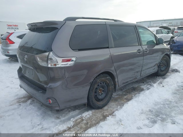 2011 Toyota Sienna Sport მანქანა იყიდება აუქციონზე, vin: 5TDXK3DC7BS053728, აუქციონის ნომერი: 12551074