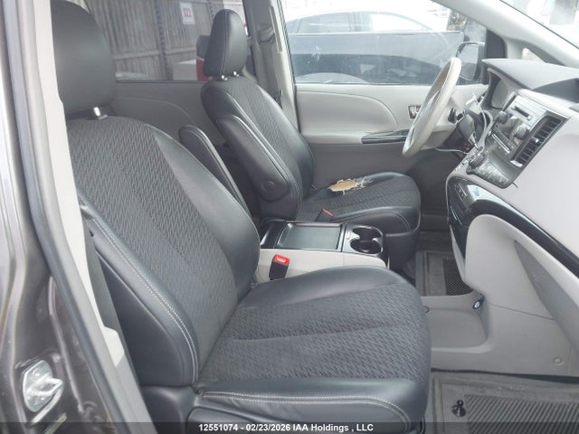2011 Toyota Sienna Sport მანქანა იყიდება აუქციონზე, vin: 5TDXK3DC7BS053728, აუქციონის ნომერი: 12551074
