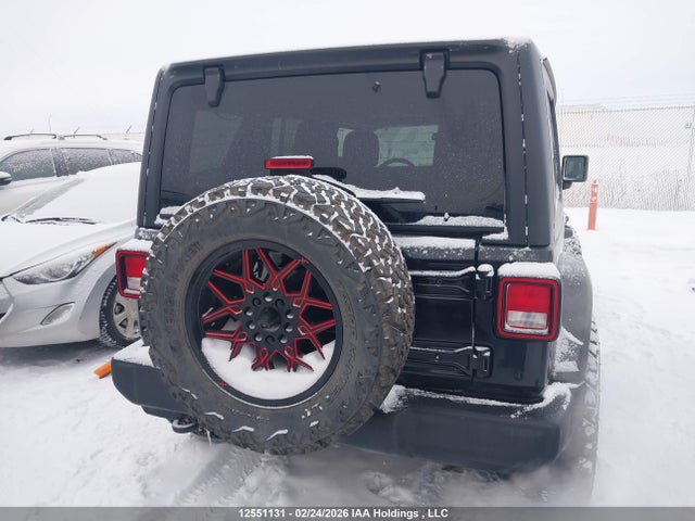 1C4HJXDN0JW204889 Jeep Wrangler Unlimited Sport