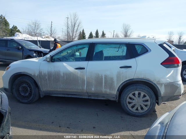 12551143 :رقم المزاد ، 5N1AT2MVXHC765218 vin ، 2017 Nissan Rogue مزاد بيع