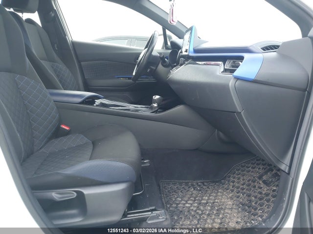 JTNKHMBX5M1102991 Toyota C-hr Xle Premium