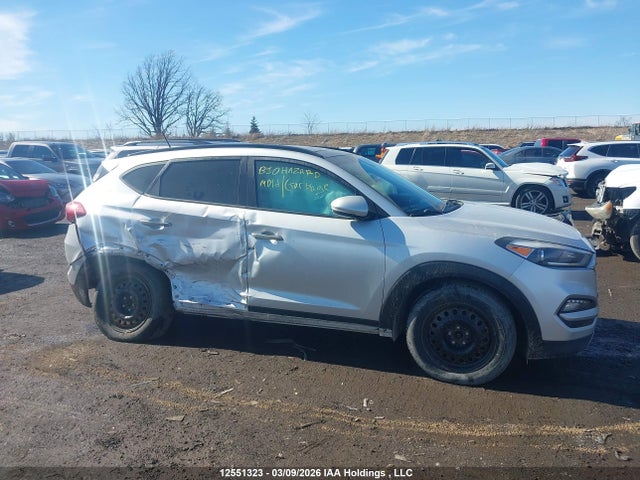 KM8J3CA27HU342025 Hyundai TUCSON SE
