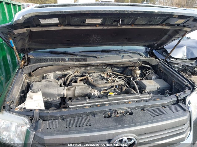 5TFUY5F16EX369015 Toyota Tundra Sr 5.7l V8