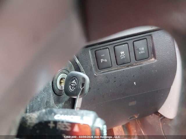 5TFUY5F16EX369015 Toyota Tundra Sr 5.7l V8