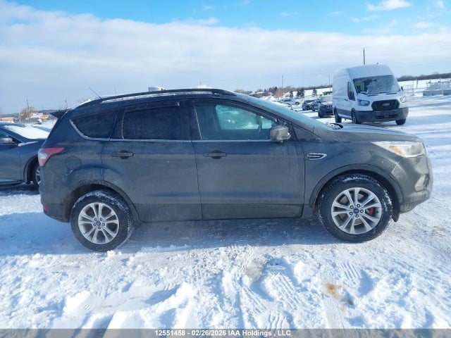 1FMCU9GD2JUB30107 Ford ESCAPE SE
