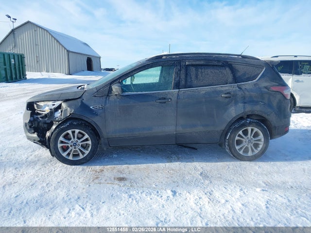1FMCU9GD2JUB30107 Ford ESCAPE SE