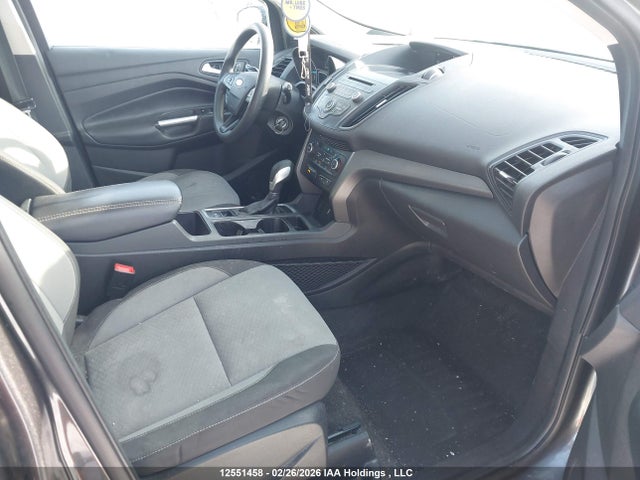 1FMCU9GD2JUB30107 Ford ESCAPE SE