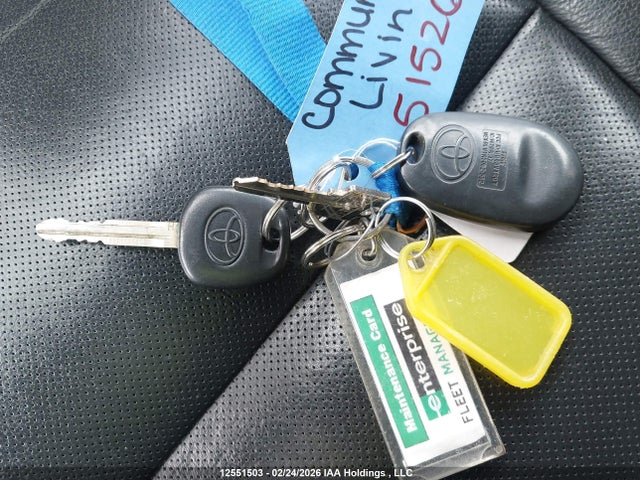 5TDXZ3DC7KS005710 Toyota Sienna Se 8-passenger