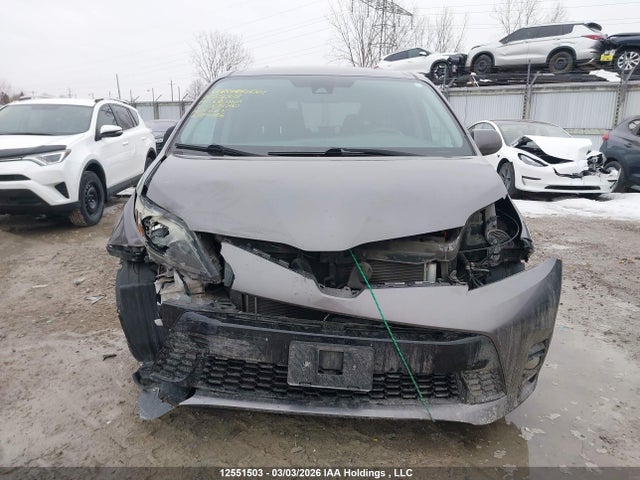 5TDXZ3DC7KS005710 Toyota Sienna Se 8-passenger