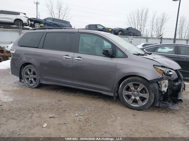 5TDXZ3DC7KS005710 Toyota Sienna Se 8-passenger