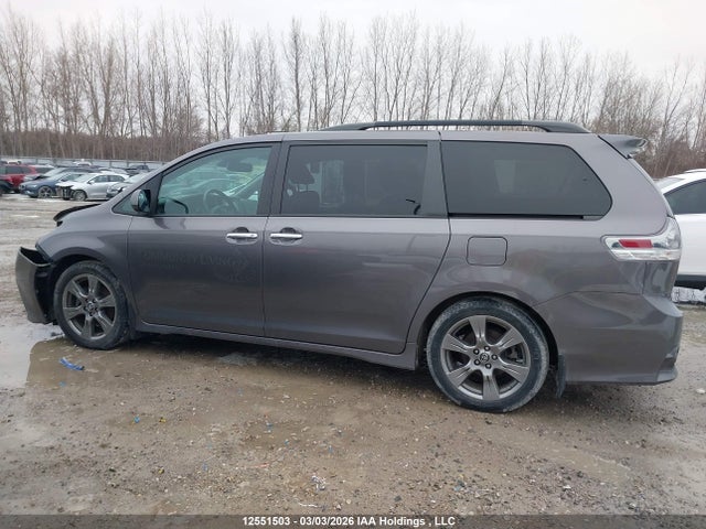 5TDXZ3DC7KS005710 Toyota Sienna Se 8-passenger