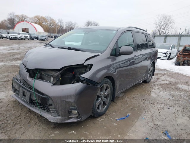 5TDXZ3DC7KS005710 Toyota Sienna Se 8-passenger