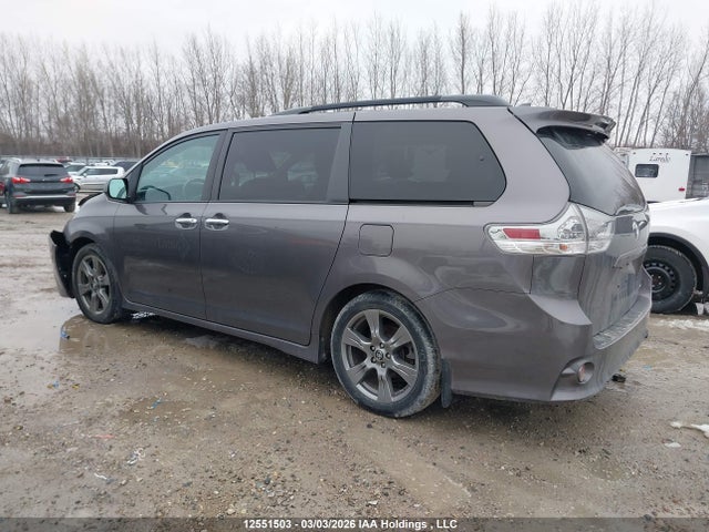 5TDXZ3DC7KS005710 Toyota Sienna Se 8-passenger