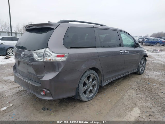 5TDXZ3DC7KS005710 Toyota Sienna Se 8-passenger