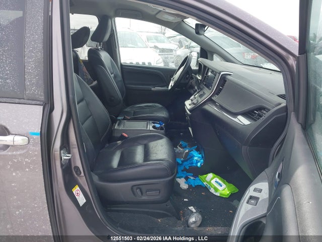 5TDXZ3DC7KS005710 Toyota Sienna Se 8-passenger