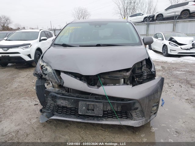 5TDXZ3DC7KS005710 Toyota Sienna Se 8-passenger
