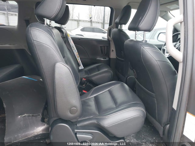 5TDXZ3DC7KS005710 Toyota Sienna Se 8-passenger