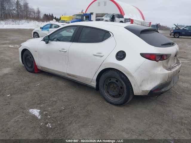 JM1BPBJY5M1310603 Mazda 3