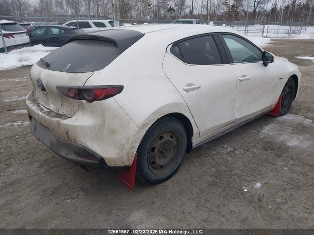 JM1BPBJY5M1310603 Mazda 3