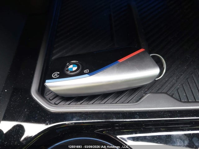 WBY13HG03SCS09880 BMW i5
