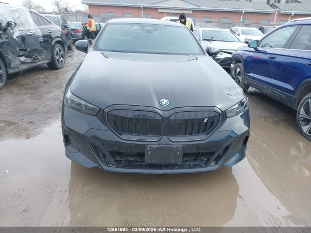 WBY13HG03SCS09880 BMW i5
