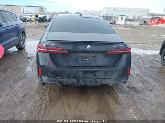 WBY13HG03SCS09880 BMW i5