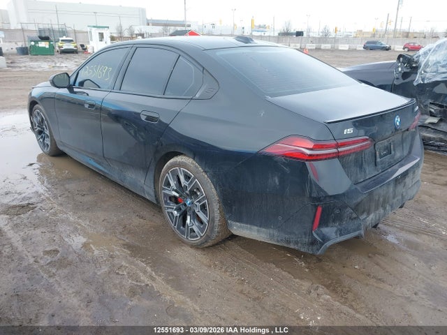 WBY13HG03SCS09880 BMW i5