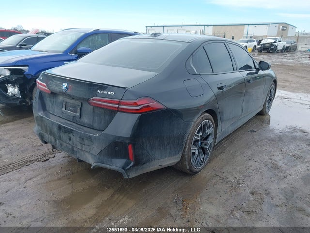 WBY13HG03SCS09880 BMW i5