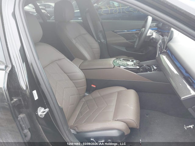 WBY13HG03SCS09880 BMW i5