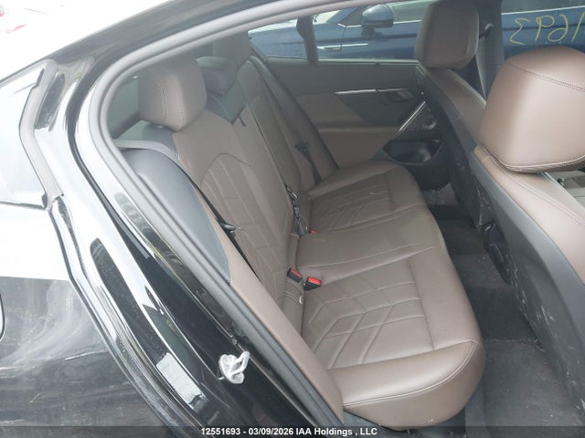 WBY13HG03SCS09880 BMW i5