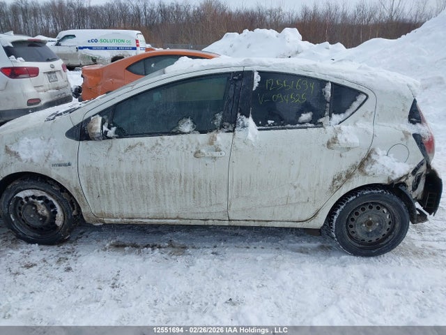 JTDKDTB38F1094525 Toyota PRIUS C