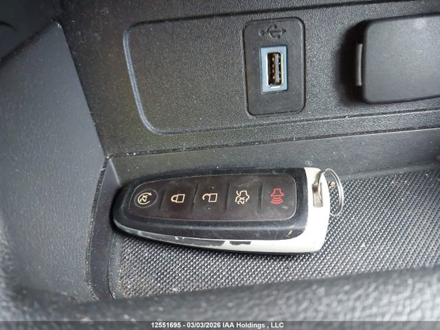 1FMCU9J93HUD13515 Ford Escape