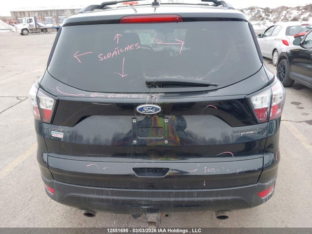 1FMCU9J93HUD13515 Ford Escape