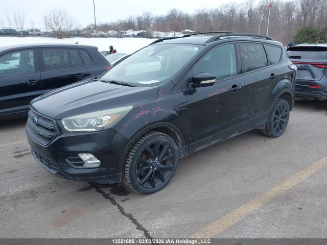 1FMCU9J93HUD13515 Ford Escape