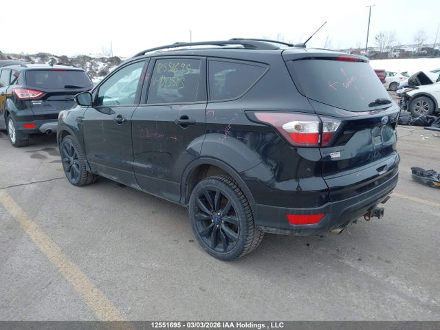 1FMCU9J93HUD13515 Ford Escape