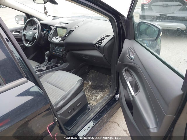 1FMCU9J93HUD13515 Ford Escape