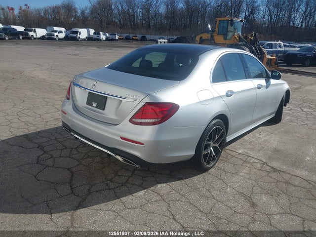 WDDZF4KB1HA061056 Mercedes-Benz E 300 4matic
