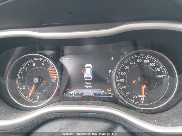 12552037 :رقم المزاد ، 1C4PJMBX2JD558312 vin ، 2018 Jeep Cherokee Trailhawk مزاد بيع