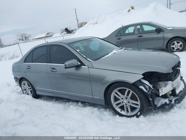 2013 Mercedes-benz C 300 4matic მანქანა იყიდება აუქციონზე, vin: WDDGF8AB1DA760018, აუქციონის ნომერი: 12552053